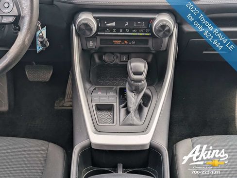Used 2022 Toyota RAV4 LE FWD image 18