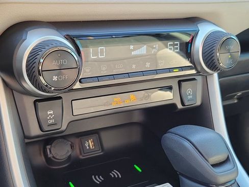 Used 2024 Toyota RAV4 XLE w/ Convenience Package image 31