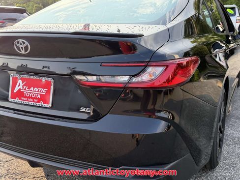 Used 2025 Toyota Camry SE FWD image 11