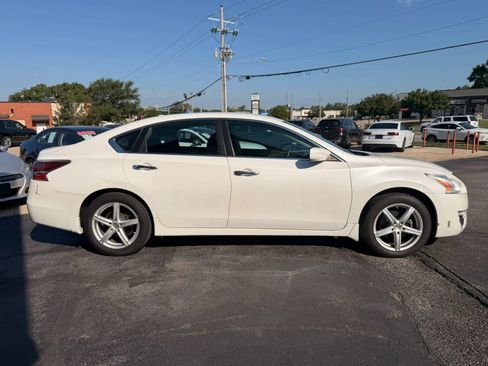 Used 2014 Nissan Altima 2.5 SV FWD image 7