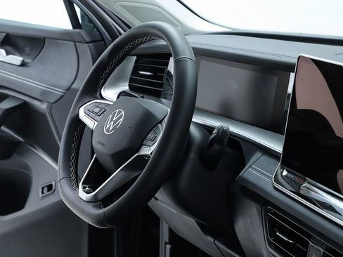 New 2025 Volkswagen Tiguan SE image 71