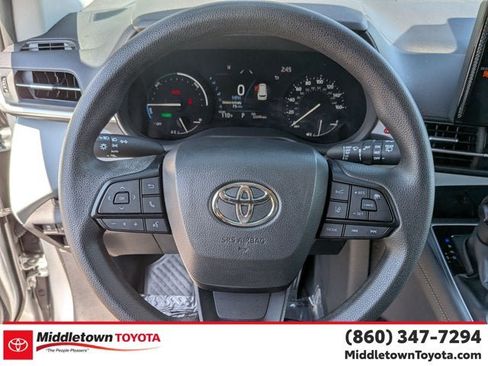 Used 2025 Toyota Sienna LE w/ LE Plus Package AWD/4WD image 17
