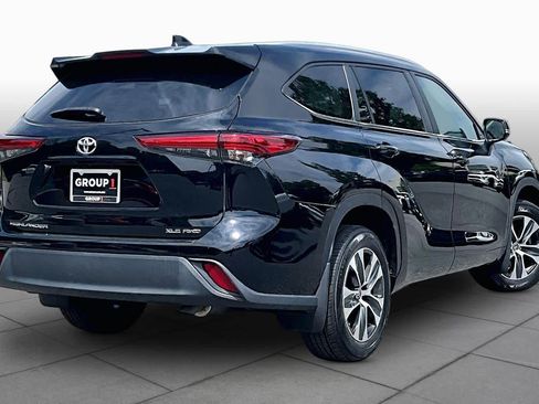 Used 2023 Toyota Highlander XLE AWD/4WD image 13
