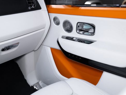 Used 2023 Rolls-Royce Cullinan w/ Cullinan Package image 40