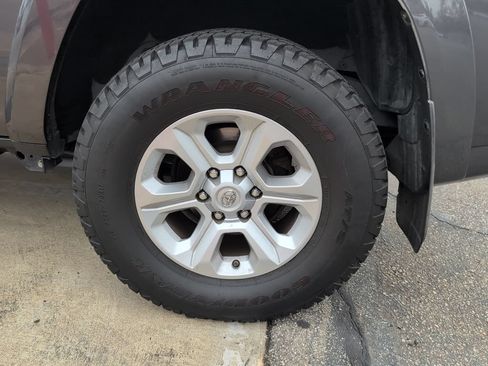 Used 2017 Toyota 4Runner SR5 RWD image 9