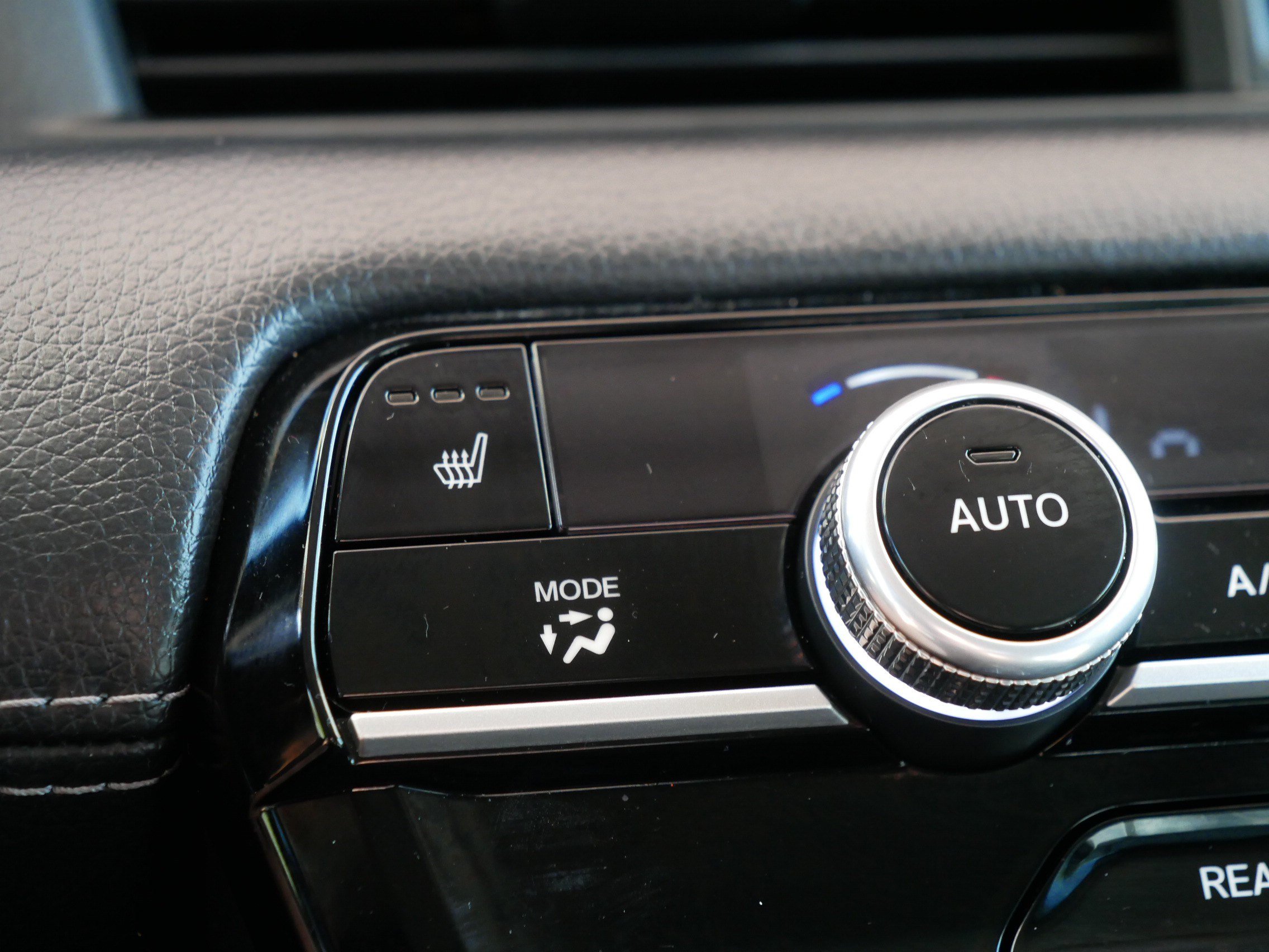 Used 2024 Honda Pilot Touring image 33