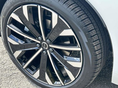 New 2026 Volvo XC60 B5 Ultra w/ Protection Package Premier image 9