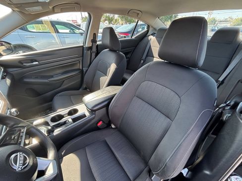 Used 2025 Nissan Altima 2.5 SV FWD image 37