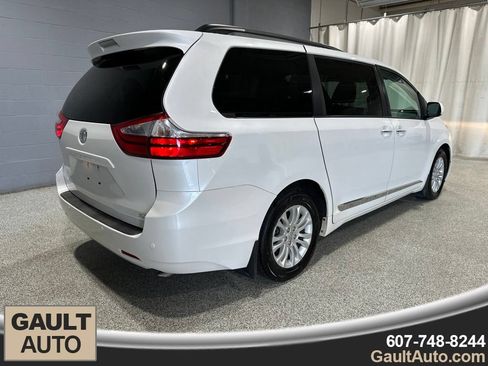 Used 2017 Toyota Sienna XLE w/ XLE Navigation Package FWD image 3