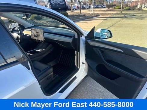 Used 2022 Tesla Model Y Long Range image 10