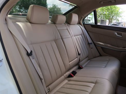 Used 2014 Mercedes-Benz E 550 4MATIC Sedan image 41