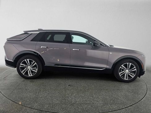 Used 2025 Cadillac Lyriq Luxury AWD/4WD image 2