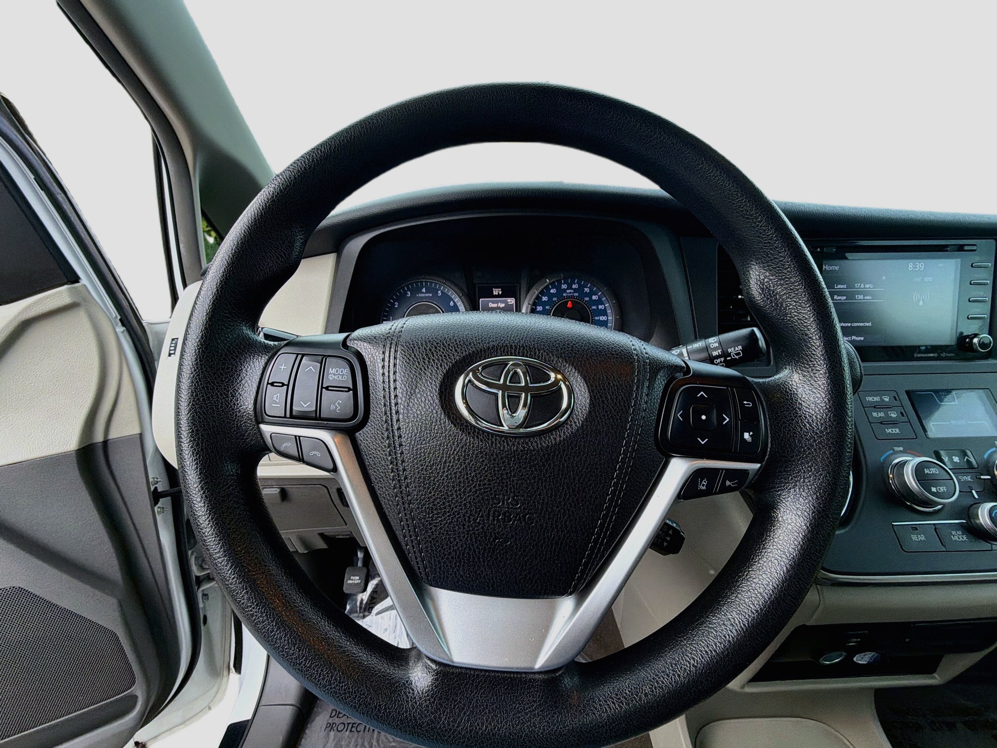 Used 2018 Toyota Sienna LE AWD/4WD image 17