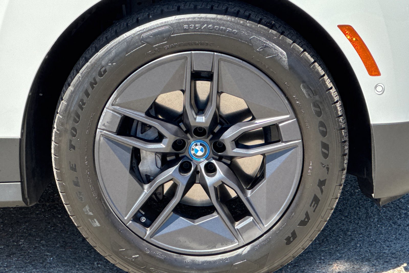 Used 2025 BMW iX xDrive50 AWD/4WD image 26