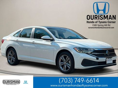 Used 2023 Volkswagen Jetta SE w/ Panoramic Sunroof Package FWD image 1