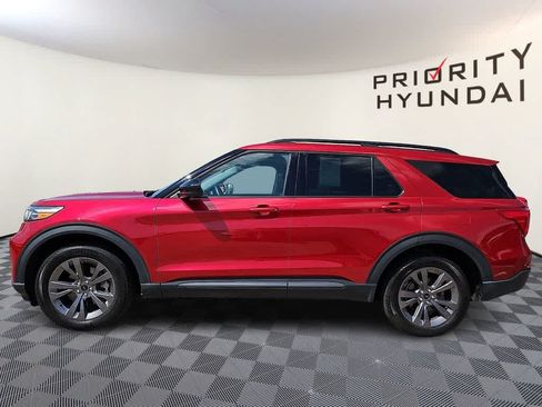 Used 2022 Ford Explorer XLT w/ Equipment Group 202A AWD/4WD image 7
