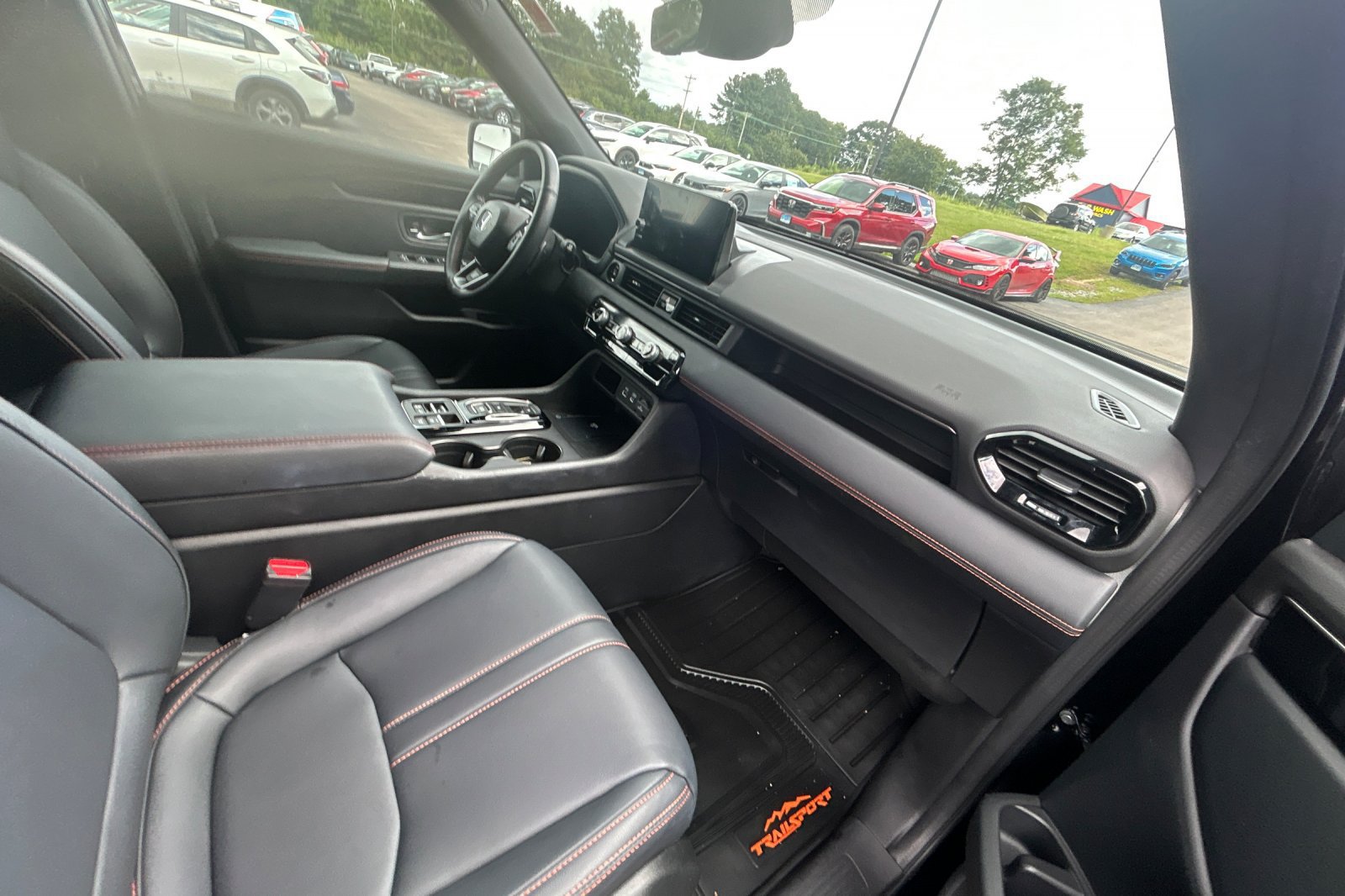 Used 2023 Honda Pilot TrailSport image 17