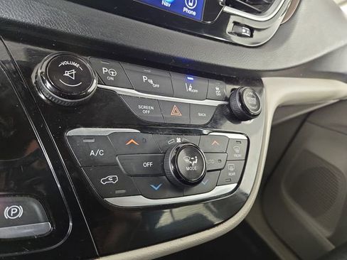 Used 2017 Chrysler Pacifica Touring-L Plus w/ Advanced Safetytec Group image 19