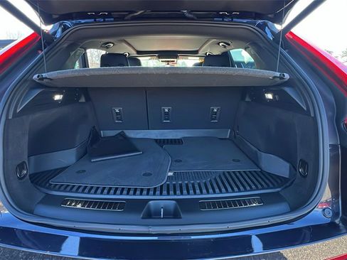Used 2023 Cadillac XT4 Premium Luxury w/ Enhanced Visibility Package image 11
