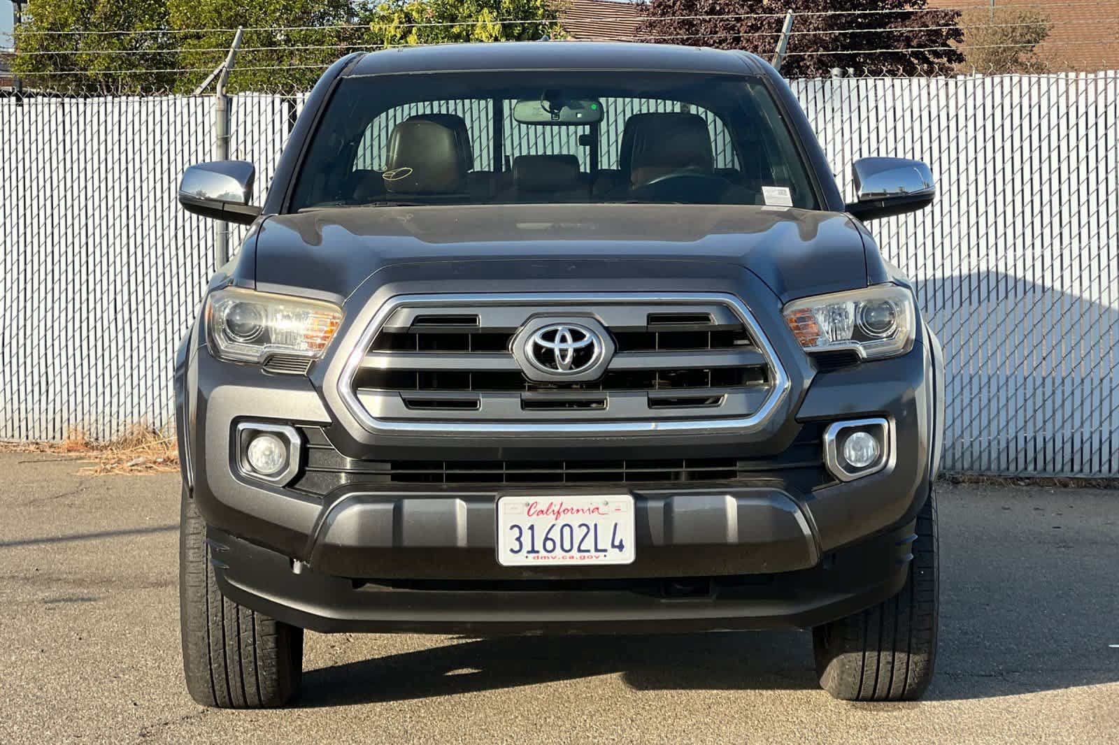 Used 2016 Toyota Tacoma Limited w/ Towing Package RWD image 8