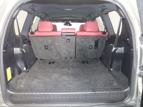 Used 2021 Lexus GX 460 w/ Accessory Package AWD/4WD image 47