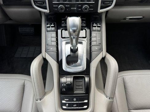 Used 2013 Porsche Cayenne image 26