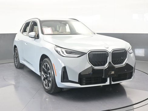 Used 2025 BMW X3 xDrive30i image 9