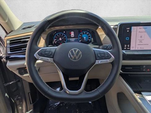 Used 2025 Volkswagen Atlas SE AWD/4WD image 17