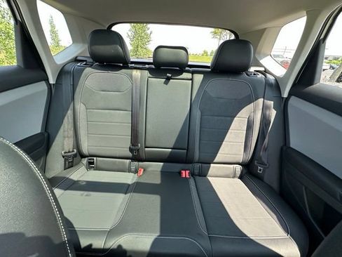 Certified 2023 Volkswagen Taos SE w/ Panoramic Sunroof Package AWD/4WD image 28