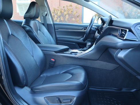 Used 2021 Toyota Camry XLE image 22