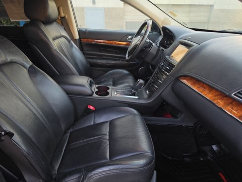 Used 2019 Lincoln MKT AWD image 29