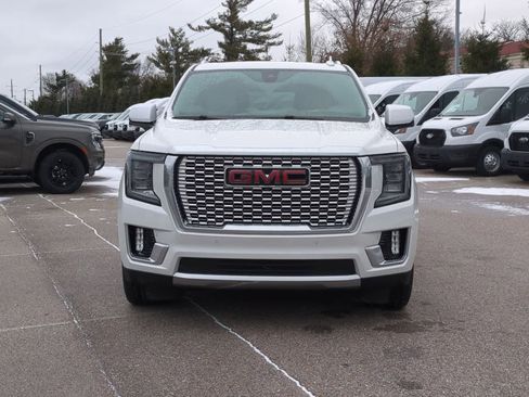 Used 2021 GMC Yukon XL Denali w/ Denali Premium Package image 3