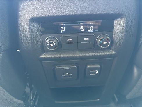 Used 2023 Chevrolet Traverse RS image 16