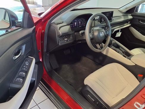 Certified 2025 Honda Accord SE image 6