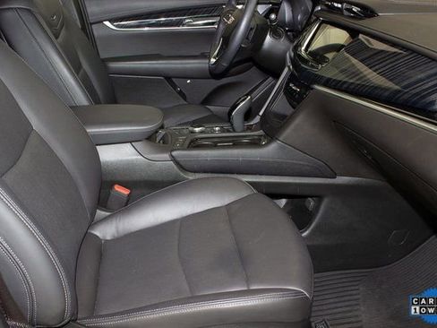 Used 2024 Cadillac XT6 Premium Luxury image 10