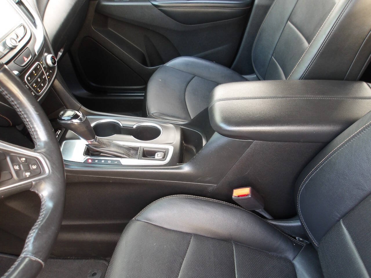 Used 2018 Chevrolet Equinox Premier FWD image 17
