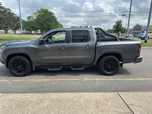 Used 2023 Nissan Frontier SV w/ Midnight Edition Package RWD image 7
