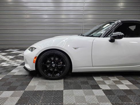 Used 2019 MAZDA MX-5 Miata Club RWD image 32
