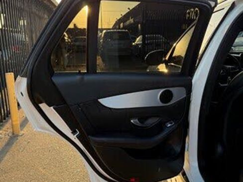 Used 2019 Mercedes-Benz GLC 300 image 21