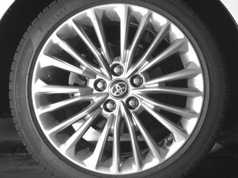 Used 2021 Toyota Avalon Limited FWD image 15