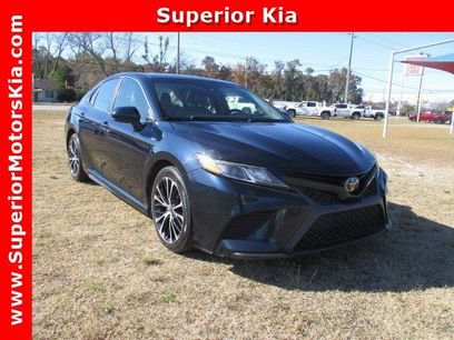 Used 2019 Toyota Camry SE w/ Phone Cable & Charge Package
