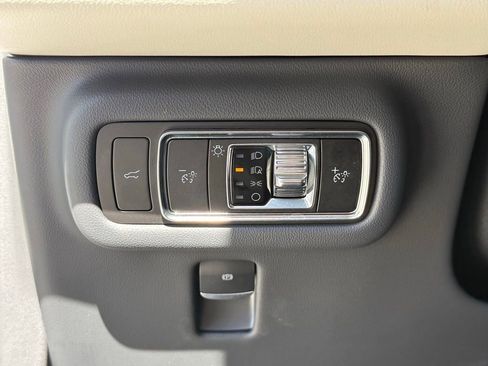 Used 2025 Lincoln Nautilus Reserve AWD/4WD image 34