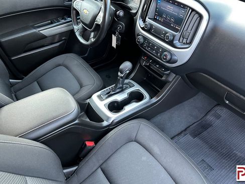 Used 2022 Chevrolet Colorado LT w/ LT Convenience Package image 17