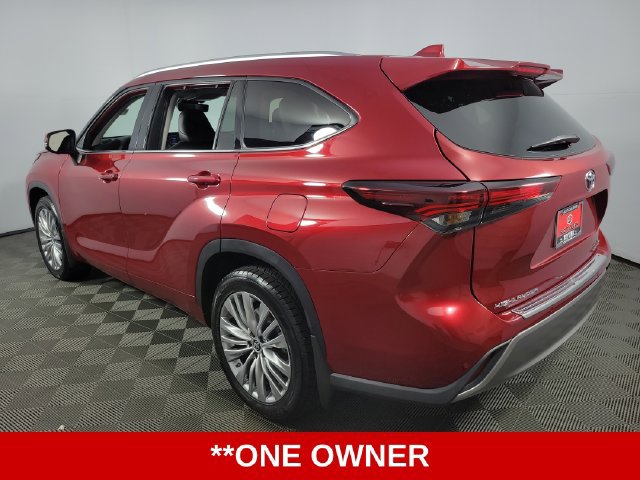 Used 2024 Toyota Highlander Platinum FWD image 6