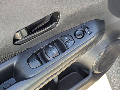 Used 2024 Nissan Kicks S FWD image 11