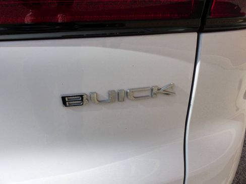 Used 2025 Buick Enclave Preferred FWD image 9