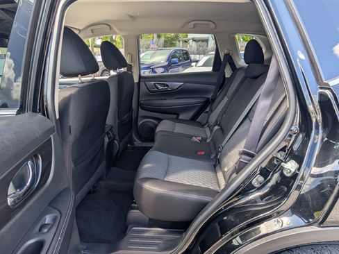 Used 2020 Nissan Rogue SV image 12