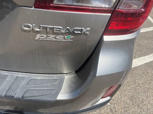 Used 2017 Subaru Outback 2.5i Limited w/ Popular Package #5 AWD/4WD image 4