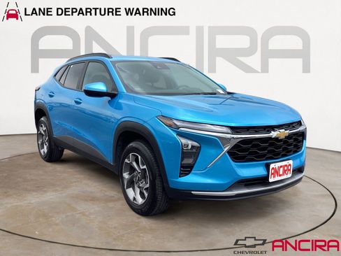 Used 2025 Chevrolet Trax LT FWD image 1