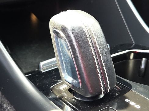 Used 2021 Volvo XC40 T5 R-Design w/ Advanced Package image 21